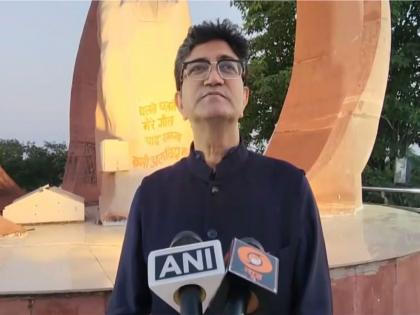Prasoon Joshi honoured with National Kishore Kumar Award, calls it "matter of great pride" | Prasoon Joshi honoured with National Kishore Kumar Award, calls it "matter of great pride" Prasoon Joshi honoured with National Kishore Kumar Award, calls it "matter of great pride" | Prasoon Joshi honoured with National Kishore Kumar Award, calls it "matter of great pride"