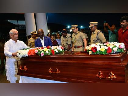 Kerala Governor pays floral tributes to former Kenyan PM Raila Odinga, mortal remains flown to Mumbai | Kerala Governor pays floral tributes to former Kenyan PM Raila Odinga, mortal remains flown to Mumbai Kerala Governor pays floral tributes to former Kenyan PM Raila Odinga, mortal remains flown to Mumbai | Kerala Governor pays floral tributes to former Kenyan PM Raila Odinga, mortal remains flown to Mumbai