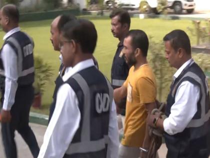 Assam Police Special Investigation Team brings two alleged accused in Zubeen Garg's death case to Guwahati Court today | Assam Police Special Investigation Team brings two alleged accused in Zubeen Garg's death case to Guwahati Court today Assam Police Special Investigation Team brings two alleged accused in Zubeen Garg's death case to Guwahati Court today | Assam Police Special Investigation Team brings two alleged accused in Zubeen Garg's death case to Guwahati Court today