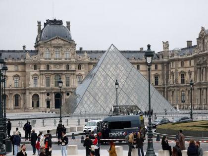 Thieves steal jewellery from Louvre Museum in Paris, no injuries reported | Thieves steal jewellery from Louvre Museum in Paris, no injuries reported Thieves steal jewellery from Louvre Museum in Paris, no injuries reported | Thieves steal jewellery from Louvre Museum in Paris, no injuries reported