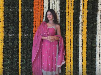 Ananya Panday wears mom Bhavana Panday's 20-year-old Rohit Bal outfit for Diwali | Ananya Panday wears mom Bhavana Panday's 20-year-old Rohit Bal outfit for Diwali Ananya Panday wears mom Bhavana Panday's 20-year-old Rohit Bal outfit for Diwali | Ananya Panday wears mom Bhavana Panday's 20-year-old Rohit Bal outfit for Diwali