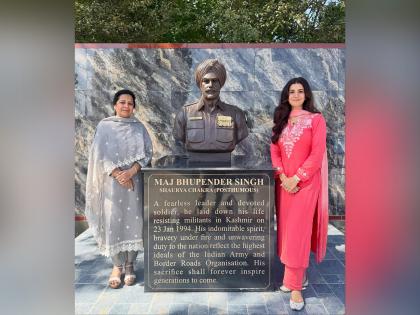 Nimrat Kaur pays tribute to father Major Bhupender Singh on 73rd birth anniversary in Kashmir | Nimrat Kaur pays tribute to father Major Bhupender Singh on 73rd birth anniversary in Kashmir Nimrat Kaur pays tribute to father Major Bhupender Singh on 73rd birth anniversary in Kashmir | Nimrat Kaur pays tribute to father Major Bhupender Singh on 73rd birth anniversary in Kashmir