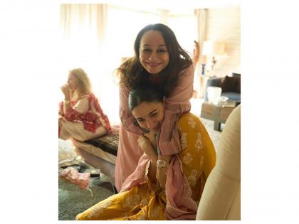 Alia Bhatt sends birthday love to her "mama birdie" Soni Razdan, says "you are our whole universe" | Alia Bhatt sends birthday love to her "mama birdie" Soni Razdan, says "you are our whole universe" Alia Bhatt sends birthday love to her "mama birdie" Soni Razdan, says "you are our whole universe" | Alia Bhatt sends birthday love to her "mama birdie" Soni Razdan, says "you are our whole universe"