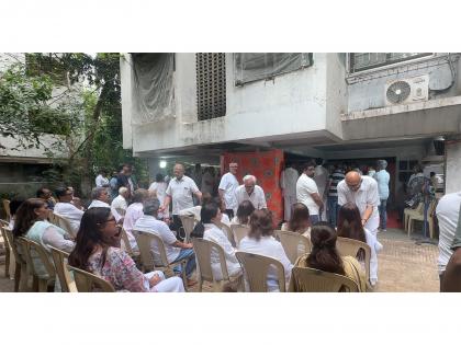 Jackie Shroff, Ratna Pathak Shah among industry stalwarts pay last respects to late actor Satish Shah | Jackie Shroff, Ratna Pathak Shah among industry stalwarts pay last respects to late actor Satish Shah Jackie Shroff, Ratna Pathak Shah among industry stalwarts pay last respects to late actor Satish Shah | Jackie Shroff, Ratna Pathak Shah among industry stalwarts pay last respects to late actor Satish Shah