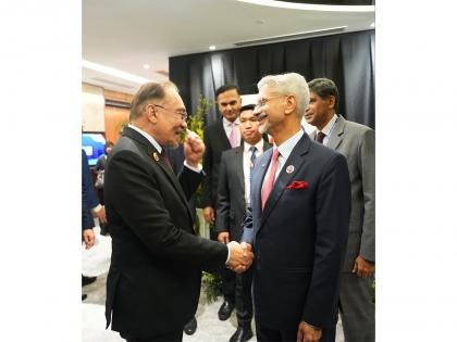EAM Jaishankar holds talks with Malay PM on ASEAN Summit sidelines | EAM Jaishankar holds talks with Malay PM on ASEAN Summit sidelines EAM Jaishankar holds talks with Malay PM on ASEAN Summit sidelines | EAM Jaishankar holds talks with Malay PM on ASEAN Summit sidelines