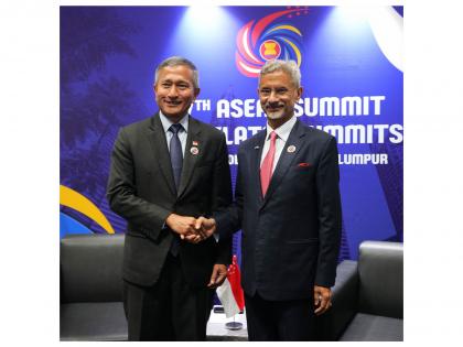 EAM Jaishankar meets Singapore FM Balakrishnan, discusses global scenario, bilateral cooperation | EAM Jaishankar meets Singapore FM Balakrishnan, discusses global scenario, bilateral cooperation EAM Jaishankar meets Singapore FM Balakrishnan, discusses global scenario, bilateral cooperation | EAM Jaishankar meets Singapore FM Balakrishnan, discusses global scenario, bilateral cooperation