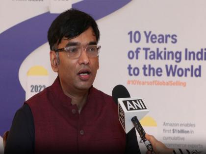 Amazon deepens ties with govt to boost e-commerce exports; signs MoUs with FIEO and Gujarat MSME body | Amazon deepens ties with govt to boost e-commerce exports; signs MoUs with FIEO and Gujarat MSME body Amazon deepens ties with govt to boost e-commerce exports; signs MoUs with FIEO and Gujarat MSME body | Amazon deepens ties with govt to boost e-commerce exports; signs MoUs with FIEO and Gujarat MSME body
