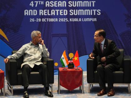 EAM Jaishankar meets Vietnamese FM Le Hoai Trung; discusses strategic partnership, economic ties | EAM Jaishankar meets Vietnamese FM Le Hoai Trung; discusses strategic partnership, economic ties EAM Jaishankar meets Vietnamese FM Le Hoai Trung; discusses strategic partnership, economic ties | EAM Jaishankar meets Vietnamese FM Le Hoai Trung; discusses strategic partnership, economic ties