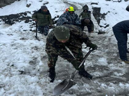 Nepali security forces rescue over 1,500 tourists from Himalayas post heavy snowfall | Nepali security forces rescue over 1,500 tourists from Himalayas post heavy snowfall