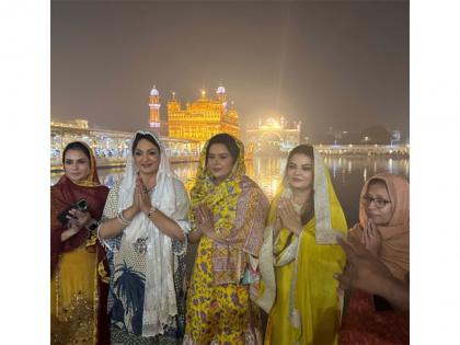 'Badaa Karara Pudna' stars Upasana Singh, Mannat Singh, Sheeba offer prayers at Golden Temple ahead of film release | 'Badaa Karara Pudna' stars Upasana Singh, Mannat Singh, Sheeba offer prayers at Golden Temple ahead of film release