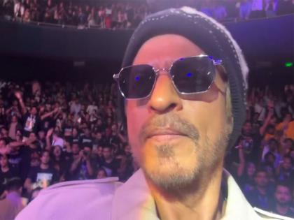 SRK graces special fan event to celebrate his birthday, promises "those of you I couldn't meet, I will see you soon" | SRK graces special fan event to celebrate his birthday, promises "those of you I couldn't meet, I will see you soon"