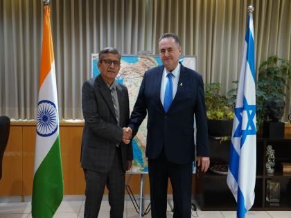 Defence Secretary meets Israeli Defence Minister, signs MoU to boost India-Israel defence ties | Defence Secretary meets Israeli Defence Minister, signs MoU to boost India-Israel defence ties Defence Secretary meets Israeli Defence Minister, signs MoU to boost India-Israel defence ties | Defence Secretary meets Israeli Defence Minister, signs MoU to boost India-Israel defence ties