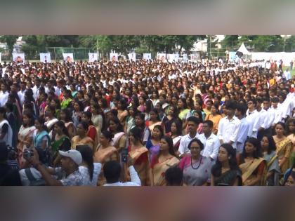 Bhupen Hazarika death anniversary: Huge crowd perform 'Manuhe Manuhor Babe' song to pay tribute | Bhupen Hazarika death anniversary: Huge crowd perform 'Manuhe Manuhor Babe' song to pay tribute