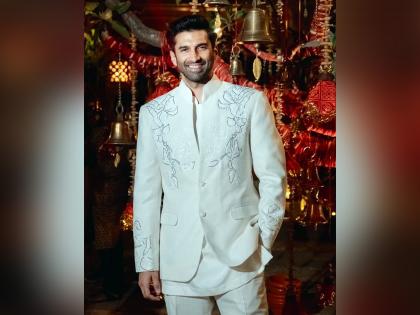 Aditya Roy Kapur turns up the fun at Delhi event, leaving fans enthralled | Aditya Roy Kapur turns up the fun at Delhi event, leaving fans enthralled Aditya Roy Kapur turns up the fun at Delhi event, leaving fans enthralled | Aditya Roy Kapur turns up the fun at Delhi event, leaving fans enthralled