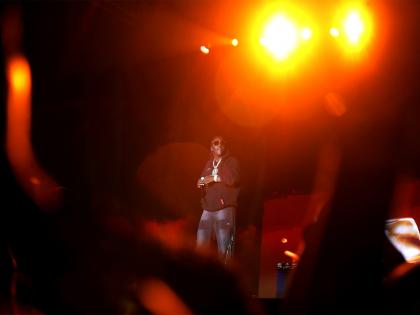 From 'Smack That' to 'Chammak Challo', Akon stirs nostalgia at Delhi concert, shares stage with wife | From 'Smack That' to 'Chammak Challo', Akon stirs nostalgia at Delhi concert, shares stage with wife