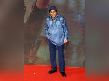 Dharmendra discharged from hospital, to be treated at home | Dharmendra discharged from hospital, to be treated at home