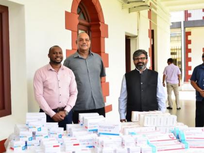 India hands over 3.5 tonnes medicine consignment to Seychelles | India hands over 3.5 tonnes medicine consignment to Seychelles