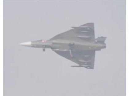 Tejas fighter jet of IAF crashes during Dubai Air Show | Tejas fighter jet of IAF crashes during Dubai Air Show
