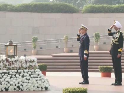 Rear Admiral Mohamed Tahin, Inspector of the Moroccan Royal Navy pays tribute at National War Memorial | Rear Admiral Mohamed Tahin, Inspector of the Moroccan Royal Navy pays tribute at National War Memorial