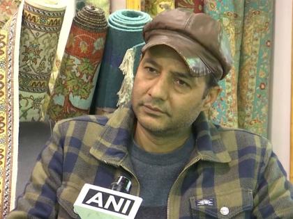 Artisan Shahnawaz Sofi aims to promote ancestral Kashmiri pashmina weaving with modern calligraphy | Artisan Shahnawaz Sofi aims to promote ancestral Kashmiri pashmina weaving with modern calligraphy Artisan Shahnawaz Sofi aims to promote ancestral Kashmiri pashmina weaving with modern calligraphy | Artisan Shahnawaz Sofi aims to promote ancestral Kashmiri pashmina weaving with modern calligraphy