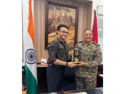 CAB President Sourav Ganguly meets Army top brass, presents replica "Freedom Trophy" | CAB President Sourav Ganguly meets Army top brass, presents replica "Freedom Trophy"