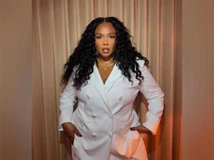 "Mind ur business": Lizzo hits back at trolls for viral "fat joke" | "Mind ur business": Lizzo hits back at trolls for viral "fat joke" "Mind ur business": Lizzo hits back at trolls for viral "fat joke" | "Mind ur business": Lizzo hits back at trolls for viral "fat joke"