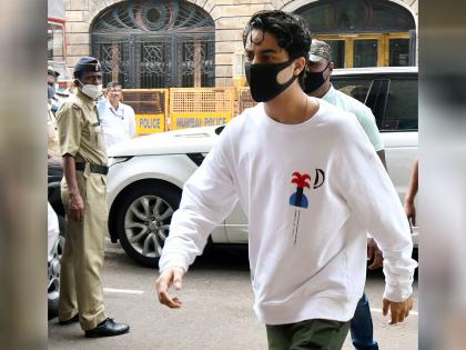 Complaint filed against Aryan Khan for allegedly flashing middle finger at Bengaluru pub | Complaint filed against Aryan Khan for allegedly flashing middle finger at Bengaluru pub