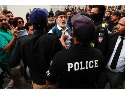 Pakistan slipping into authoritarian rule, warn country's lawyers | Pakistan slipping into authoritarian rule, warn country's lawyers Pakistan slipping into authoritarian rule, warn country's lawyers | Pakistan slipping into authoritarian rule, warn country's lawyers