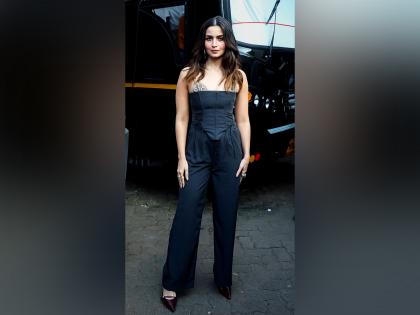 Alia Bhatt receives Golden Globes Horizon Award at Red Sea Film Festival, teases "risk' in her spy drama 'Alpha' | Alia Bhatt receives Golden Globes Horizon Award at Red Sea Film Festival, teases "risk' in her spy drama 'Alpha' Alia Bhatt receives Golden Globes Horizon Award at Red Sea Film Festival, teases "risk' in her spy drama 'Alpha' | Alia Bhatt receives Golden Globes Horizon Award at Red Sea Film Festival, teases "risk' in her spy drama 'Alpha'