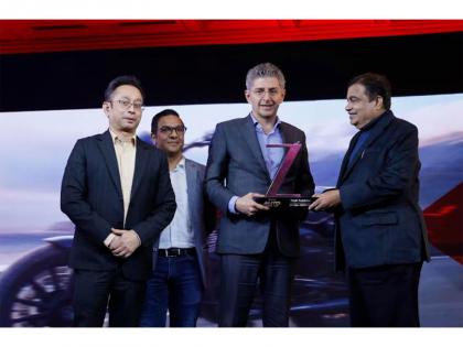 Yezdi Roadster Wins "Best 350cc Motorcycle" at Zee Media Auto Awards 2025 | Yezdi Roadster Wins "Best 350cc Motorcycle" at Zee Media Auto Awards 2025