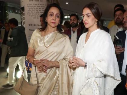 In pics: Hema Malini, Esha Deol at Dharmendra's prayer meet in Delhi | In pics: Hema Malini, Esha Deol at Dharmendra's prayer meet in Delhi In pics: Hema Malini, Esha Deol at Dharmendra's prayer meet in Delhi | In pics: Hema Malini, Esha Deol at Dharmendra's prayer meet in Delhi