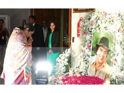 "Hum unhe sadion tak yaad rakhenge": Delhi CM Rekha Gupta pays heartfelt tribute to veteran actor Dharmendra at his prayer meet | "Hum unhe sadion tak yaad rakhenge": Delhi CM Rekha Gupta pays heartfelt tribute to veteran actor Dharmendra at his prayer meet "Hum unhe sadion tak yaad rakhenge": Delhi CM Rekha Gupta pays heartfelt tribute to veteran actor Dharmendra at his prayer meet | "Hum unhe sadion tak yaad rakhenge": Delhi CM Rekha Gupta pays heartfelt tribute to veteran actor Dharmendra at his prayer meet