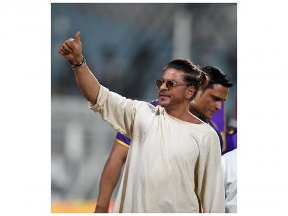 Shah Rukh Khan reaches Kolkata ahead of Lionel Messi event, joined by son AbRam | Shah Rukh Khan reaches Kolkata ahead of Lionel Messi event, joined by son AbRam Shah Rukh Khan reaches Kolkata ahead of Lionel Messi event, joined by son AbRam | Shah Rukh Khan reaches Kolkata ahead of Lionel Messi event, joined by son AbRam