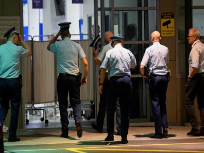 Death toll rises to 16, with 40 hospitalised after shooting targeting Jewish community in Australia's Bondi Beach | Death toll rises to 16, with 40 hospitalised after shooting targeting Jewish community in Australia's Bondi Beach Death toll rises to 16, with 40 hospitalised after shooting targeting Jewish community in Australia's Bondi Beach | Death toll rises to 16, with 40 hospitalised after shooting targeting Jewish community in Australia's Bondi Beach