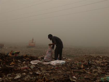 Pakistan: Garbage dump along Malir river leaves Karachi residents, commuters choking on stench and fumes | Pakistan: Garbage dump along Malir river leaves Karachi residents, commuters choking on stench and fumes Pakistan: Garbage dump along Malir river leaves Karachi residents, commuters choking on stench and fumes | Pakistan: Garbage dump along Malir river leaves Karachi residents, commuters choking on stench and fumes
