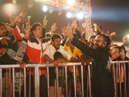 Somnath Swabhiman Parv: Devotees immerse in devotion; Hardik Dave, Kirti Sagathia, Karsan Sagathia deliver soulful performances | Somnath Swabhiman Parv: Devotees immerse in devotion; Hardik Dave, Kirti Sagathia, Karsan Sagathia deliver soulful performances Somnath Swabhiman Parv: Devotees immerse in devotion; Hardik Dave, Kirti Sagathia, Karsan Sagathia deliver soulful performances | Somnath Swabhiman Parv: Devotees immerse in devotion; Hardik Dave, Kirti Sagathia, Karsan Sagathia deliver soulful performances