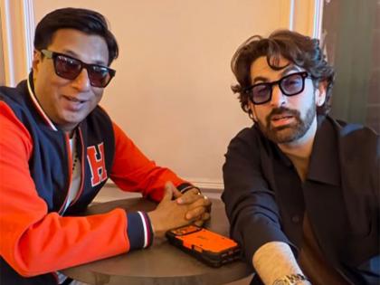 Neil Nitin Mukesh shares fun airport video, sings "Hanste Hanste" with Madhur Bhandarkar amid flight delay | Neil Nitin Mukesh shares fun airport video, sings "Hanste Hanste" with Madhur Bhandarkar amid flight delay Neil Nitin Mukesh shares fun airport video, sings "Hanste Hanste" with Madhur Bhandarkar amid flight delay | Neil Nitin Mukesh shares fun airport video, sings "Hanste Hanste" with Madhur Bhandarkar amid flight delay