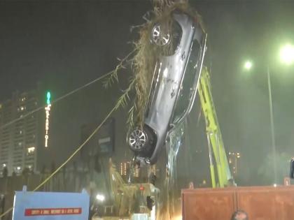 NDRF team retrieves car of deceased 27-year-old techie in Noida | NDRF team retrieves car of deceased 27-year-old techie in Noida NDRF team retrieves car of deceased 27-year-old techie in Noida | NDRF team retrieves car of deceased 27-year-old techie in Noida