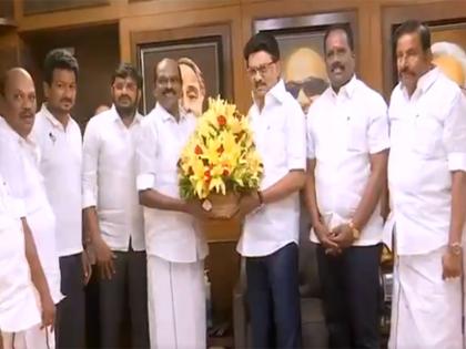 Ex-AIADMK MLA R Vaithilingam joins DMK ahead of Tamil Nadu assembly elections | Ex-AIADMK MLA R Vaithilingam joins DMK ahead of Tamil Nadu assembly elections Ex-AIADMK MLA R Vaithilingam joins DMK ahead of Tamil Nadu assembly elections | Ex-AIADMK MLA R Vaithilingam joins DMK ahead of Tamil Nadu assembly elections