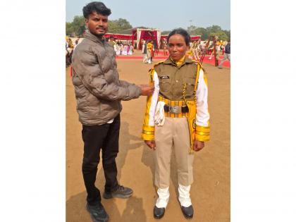 Roshni Verma: From labourer to national-level footballer, now Head Constable in CISF | Roshni Verma: From labourer to national-level footballer, now Head Constable in CISF Roshni Verma: From labourer to national-level footballer, now Head Constable in CISF | Roshni Verma: From labourer to national-level footballer, now Head Constable in CISF
