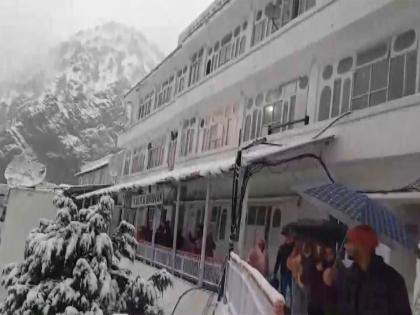 J-K: Vaishno Devi Shrine receives season's first snowfall | J-K: Vaishno Devi Shrine receives season's first snowfall J-K: Vaishno Devi Shrine receives season's first snowfall | J-K: Vaishno Devi Shrine receives season's first snowfall