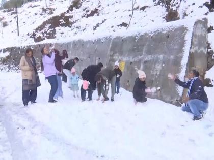 J&K: Heavy snowfall turns Kotranka Budhal into tourist hotspot in Rajouri | J&K: Heavy snowfall turns Kotranka Budhal into tourist hotspot in Rajouri J&K: Heavy snowfall turns Kotranka Budhal into tourist hotspot in Rajouri | J&K: Heavy snowfall turns Kotranka Budhal into tourist hotspot in Rajouri