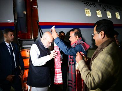 Assam CM Himanta Sarma welcomes Amit Shah at Dibrugarh airport | Assam CM Himanta Sarma welcomes Amit Shah at Dibrugarh airport Assam CM Himanta Sarma welcomes Amit Shah at Dibrugarh airport | Assam CM Himanta Sarma welcomes Amit Shah at Dibrugarh airport