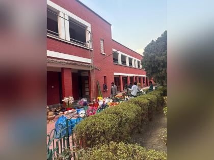 Hansraj College decked up for principal's son's wedding; students stage protest | Hansraj College decked up for principal's son's wedding; students stage protest Hansraj College decked up for principal's son's wedding; students stage protest | Hansraj College decked up for principal's son's wedding; students stage protest