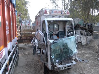 Delhi: 2 killed, 3 injured in accident on Meerut-Delhi Highway, investigation underway | Delhi: 2 killed, 3 injured in accident on Meerut-Delhi Highway, investigation underway Delhi: 2 killed, 3 injured in accident on Meerut-Delhi Highway, investigation underway | Delhi: 2 killed, 3 injured in accident on Meerut-Delhi Highway, investigation underway