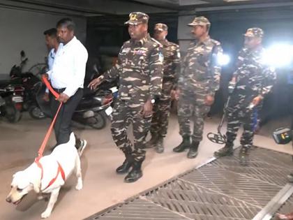 Ranchi District Collectorate recieves bomb threat; search underway | Ranchi District Collectorate recieves bomb threat; search underway Ranchi District Collectorate recieves bomb threat; search underway | Ranchi District Collectorate recieves bomb threat; search underway