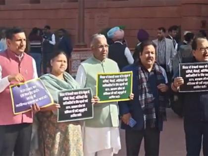 RJD MPs protest outside Parliament, demand resignation of PM Modi, Nitish Kumar | RJD MPs protest outside Parliament, demand resignation of PM Modi, Nitish Kumar RJD MPs protest outside Parliament, demand resignation of PM Modi, Nitish Kumar | RJD MPs protest outside Parliament, demand resignation of PM Modi, Nitish Kumar