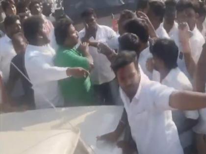 Tamil Nadu: Scuffle breaks out outside Salem hospital after man dies during TVK chief Vijay's rally | Tamil Nadu: Scuffle breaks out outside Salem hospital after man dies during TVK chief Vijay's rally Tamil Nadu: Scuffle breaks out outside Salem hospital after man dies during TVK chief Vijay's rally | Tamil Nadu: Scuffle breaks out outside Salem hospital after man dies during TVK chief Vijay's rally