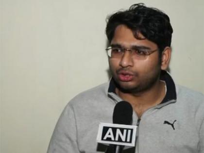 ABVP, Left trade charges over alleged assault of journalist during DU protest | ABVP, Left trade charges over alleged assault of journalist during DU protest ABVP, Left trade charges over alleged assault of journalist during DU protest | ABVP, Left trade charges over alleged assault of journalist during DU protest