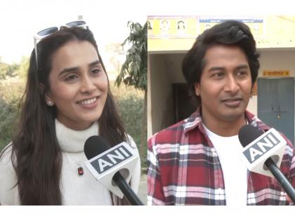 'Kabir Banaam Tulsi' actors Chandan Roy, Anushka Kaushik arrive in Varanasi to begin shooting | 'Kabir Banaam Tulsi' actors Chandan Roy, Anushka Kaushik arrive in Varanasi to begin shooting 'Kabir Banaam Tulsi' actors Chandan Roy, Anushka Kaushik arrive in Varanasi to begin shooting | 'Kabir Banaam Tulsi' actors Chandan Roy, Anushka Kaushik arrive in Varanasi to begin shooting